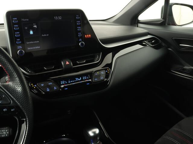 Toyota C-HR 1.8 Hybrid GR-Sport | Dodehoek Ass. | Stoel en stuurwiel verwarmd | Parkeersensoren | Cruise Control Adaptief | Camera | LM velgen | Parkeer Ass. |