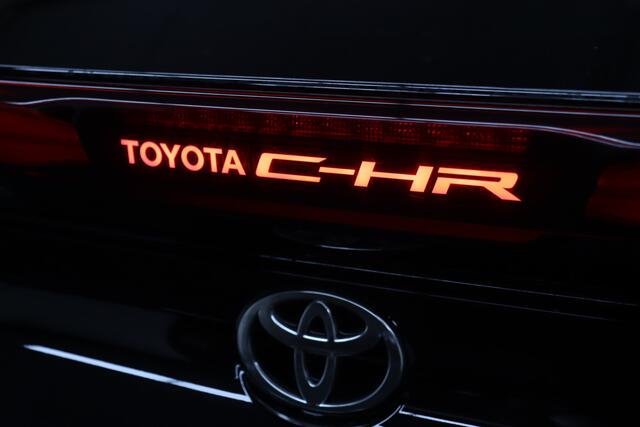 Toyota C-HR 2.0 Plug-in Hybrid 220 GR SPORT Première Edition | ¤ 7.000,- Demo Voordeel | 20 inch Velgen | Head-up Display | Adaptive-cruise | Dodehoekdetectie | 360 Graden Camera