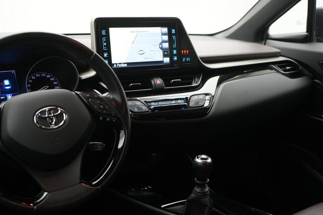 Toyota C-HR 1.2 Turbo 116 PK Executive | Parkeersensoren | LM velgen | Climate Control | Navigatie | Camera | Stoelverwarming |