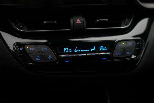 Toyota C-HR 1.2 Turbo 116 PK Executive | Parkeersensoren | LM velgen | Climate Control | Navigatie | Camera | Stoelverwarming |