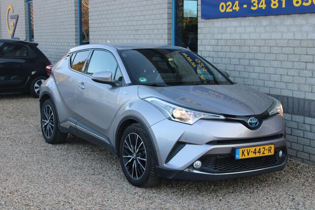 Toyota C-HR 1.8 Hybrid First Edition Trekhaak All season banden Navi 1/2 leder clima