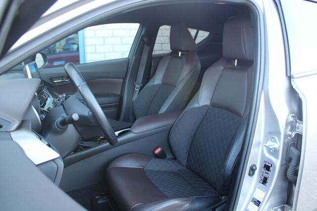 Toyota C-HR 1.8 Hybrid First Edition Trekhaak All season banden Navi 1/2 leder clima