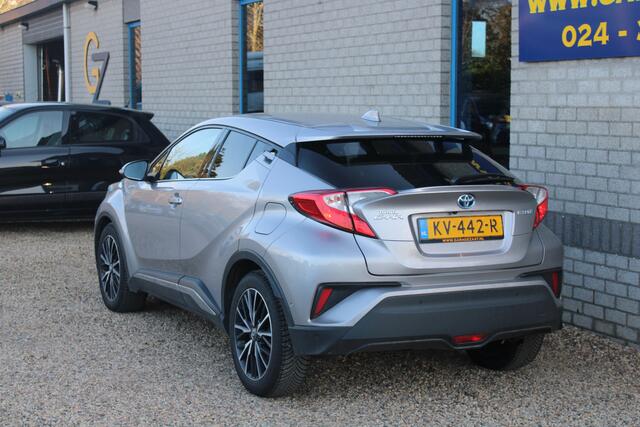 Toyota C-HR 1.8 Hybrid First Edition Trekhaak All season banden Navi 1/2 leder clima