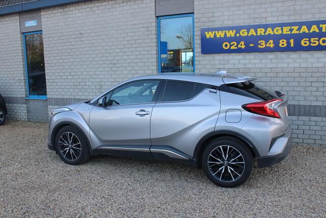 Toyota C-HR 1.8 Hybrid First Edition Trekhaak All season banden Navi 1/2 leder clima
