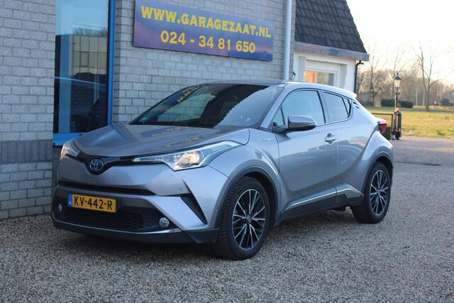 Toyota C-HR 1.8 Hybrid First Edition Trekhaak All season banden Navi 1/2 leder clima