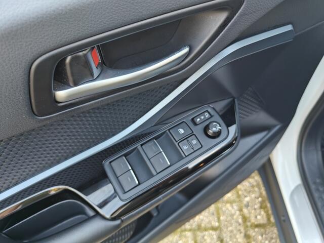 Toyota C-HR 2.0 Hybrid Bi-Tone