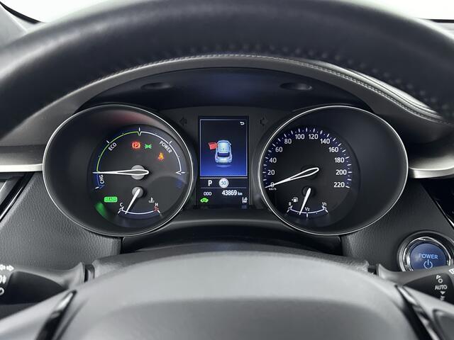 Toyota C-HR 2.0 Hybrid Executive Limited | Navigatie | Camera | Stoel en stuurwiel verwarmd | Cruise Control Adaptief | Trekhaak | Parkeersensoren |