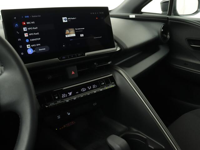 Toyota C-HR 1.8 Hybrid 140 First Edition | Navigatie | Dodehoek Ass. | Parkeersensoren | 360 Camera | LM velgen |