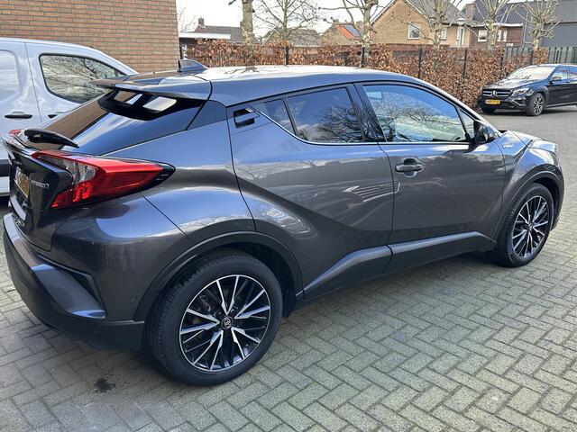 Toyota C-HR bi-tone 1.8 Hybrid Style Navi. Cruise. nl auto dealer onderhouden . stoelverwarming .enz dealer onderhouden NL Auto