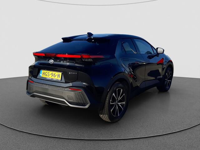 Toyota C-HR 2.0 Plug-in Hybrid 220 Business Plus | Informeer Naar De Aanwezigheid |