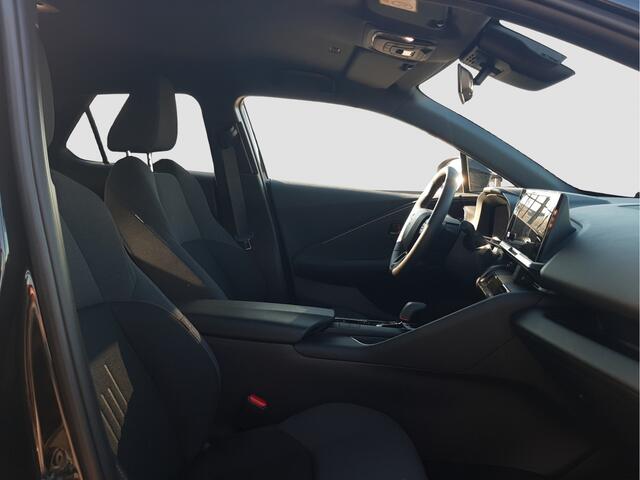 Toyota C-HR 2.0 Plug-in Hybrid 220 Business Plus | Informeer Naar De Aanwezigheid |