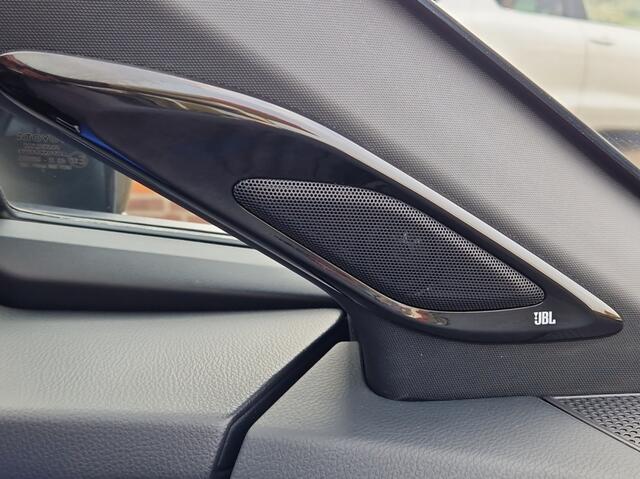 Toyota C-HR 1.8 Hybrid Bi-Tone Plus Leer - Treeplanken - JBL Audio