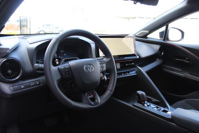 Toyota C-HR 2.0 Hybrid 200 AWD GR SPORT PLUS + NEXT GENERATION | Rijklaar | Panoramadak | Head Up | JBL | Stoel-/stuurverw. | Blind Spot | 360 Camera | Leer/Alcantara