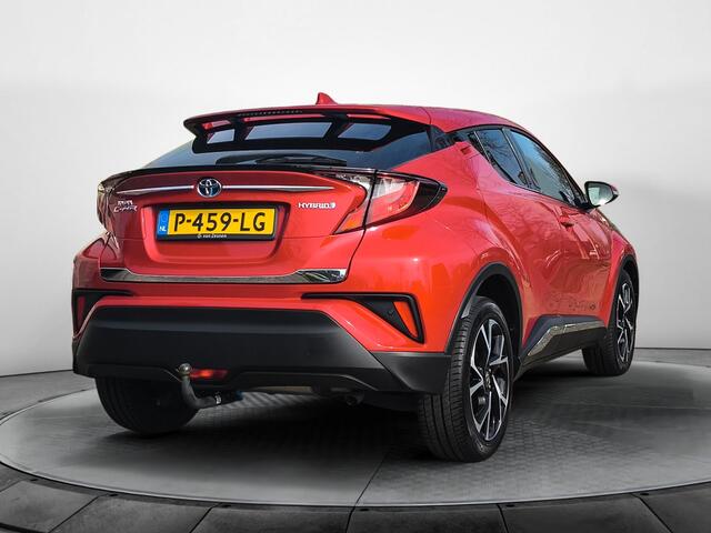 Toyota C-HR 1.8 Hybrid Dynamic (98 PK) 1e-Eig. & Dealer-Onderh. BOVAG-Garantie. NL-Auto. Half-Leer, Trekhaak, Navigatie/Apple-Carplay/Android-Auto, Adaptive-Cruisecontrol, Keyless-Entry/Start, Parkeersensoren-V+A, Achteruitrijcamera, DAB, Licht-Zicht-Pakket, Lm-Velge