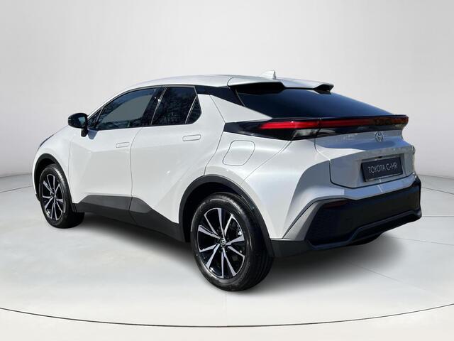 Toyota C-HR 2.0 Plug-in Hybrid 220 Dynamic | Platinum pearl white | Nieuw uit voorraad leverbaar |