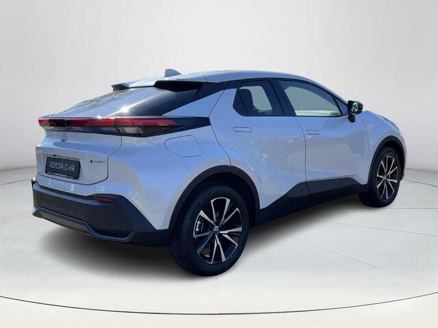 Toyota C-HR 2.0 Plug-in Hybrid 220 Dynamic | Platinum pearl white | Nieuw uit voorraad leverbaar |