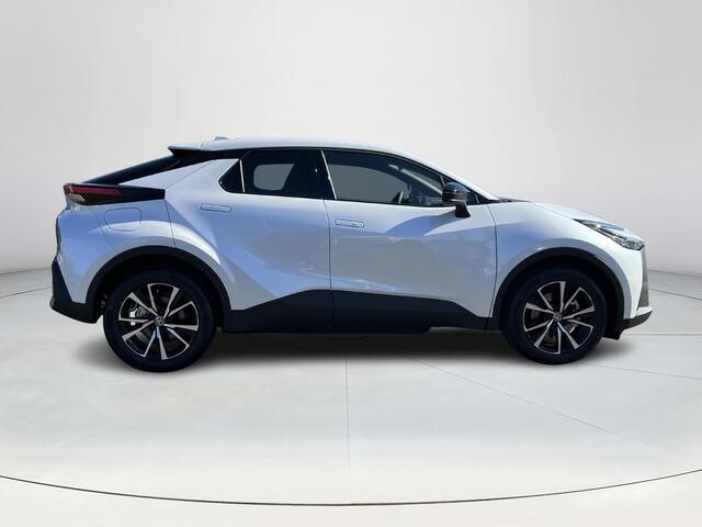 Toyota C-HR 2.0 Plug-in Hybrid 220 Dynamic | Platinum pearl white | Nieuw uit voorraad leverbaar |