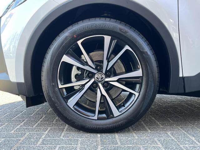 Toyota C-HR 2.0 Plug-in Hybrid 220 Dynamic | Platinum pearl white | Nieuw uit voorraad leverbaar |