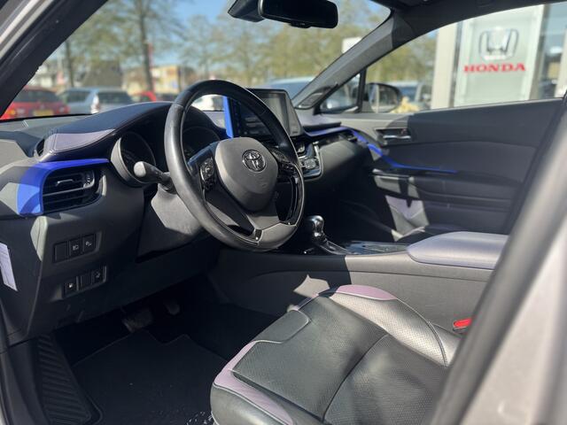 Toyota C-HR 1.8 Hybrid Bi-Tone Plus JBL, Navigatie, Dodehoekdetectie, Parkeersensoren , All-in Rijklaarprijs