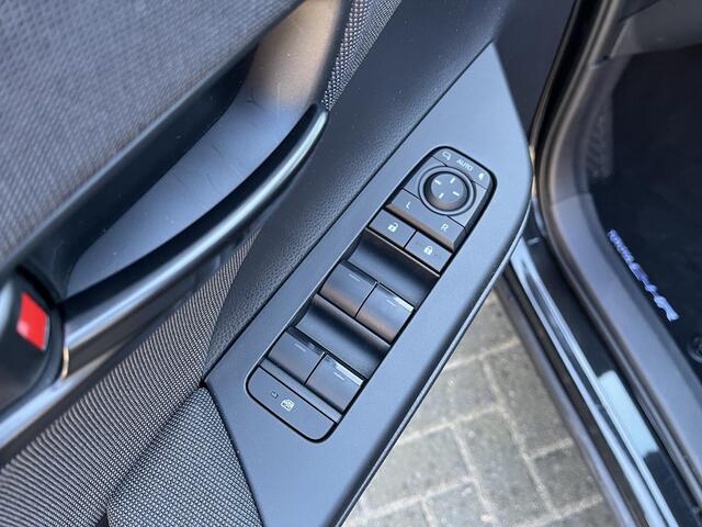 Toyota C-HR 2.0 Plug-in Hybrid 220 Dynamic