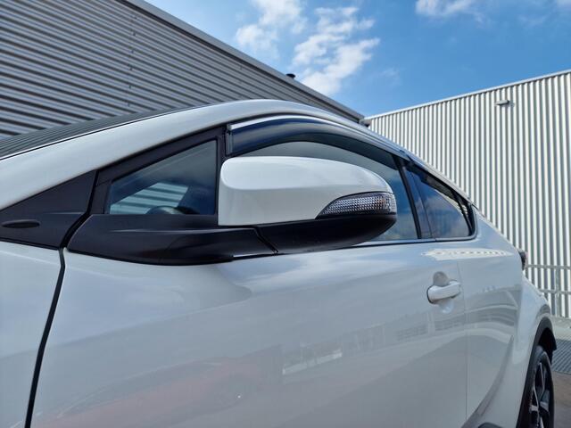 Toyota C-HR 1.8 Hybrid Style | Apple Carplay & Android auto | LED | Stoelverwarming | 18" LM Velgen | Parkeersensoren voor + achter | Achteruitrijcamera | Adaptieve cruise control | Smart key |