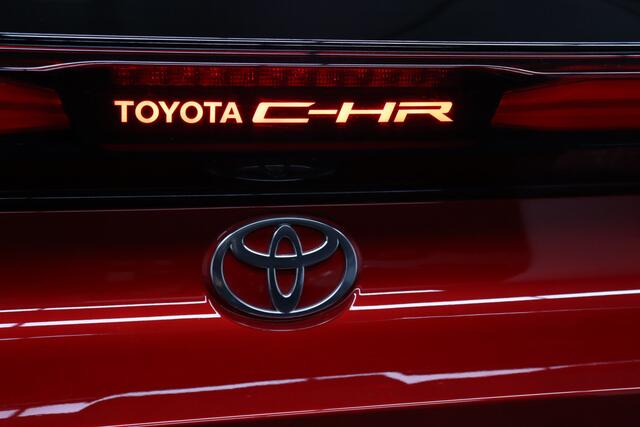 Toyota C-HR 2.0 Hybrid 200 AWD GR SPORT Première Edition | ¤ 7.000,- Demo Voordeel | Panoramadak | Head-up Display | Adaptive-cruise | Dodehoekdetectie | 360 Graden Camera