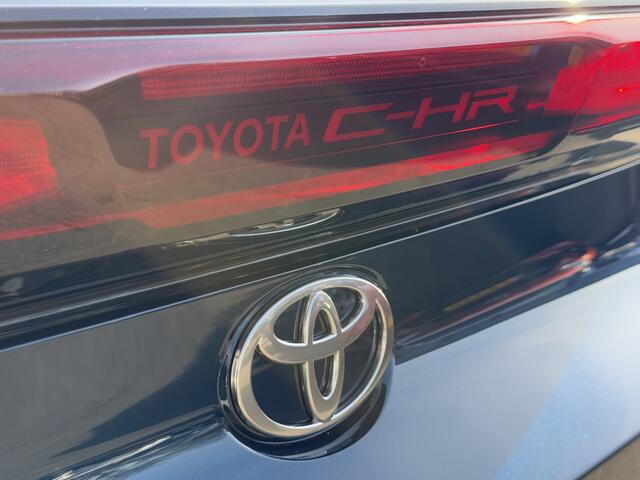 Toyota C-HR 2.0 Plug-in Hybrid 220 Dynamic | Android Auto & Apply CarPlay draadloos | Dodehoekdetector | Parkeersenoren | Nieuwe auto, 0 Km., uit voorraad leverbaar