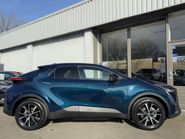 Toyota C-HR 2.0 Plug-in Hybrid 220 Dynamic | Android Auto & Apply CarPlay draadloos | Dodehoekdetector | Parkeersenoren | Nieuwe auto, 0 Km., uit voorraad leverbaar