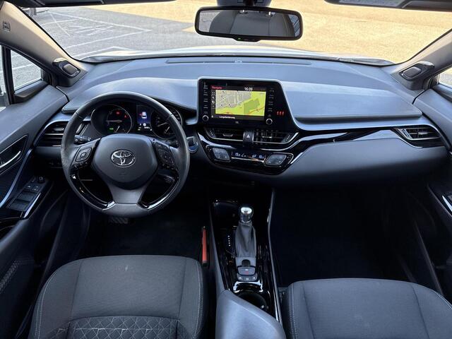 Toyota C-HR 1.8 Hybrid Style **NAVIGATIE/ STOELVERWARMING/ DODEHOEK DETECTIE/ 36 MAANDEN GARANTIE**