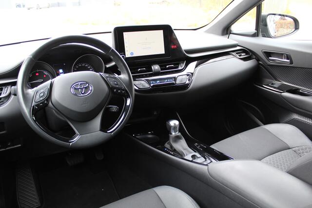 Toyota C-HR 1.8 Hybrid Style Bi-tone | Rijklaar | Blind Spot | LED | Navi | Apple/Android | Stoel-/stuurverw. | NL-auto