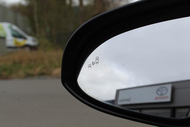Toyota C-HR 1.8 Hybrid Style Bi-tone | Rijklaar | Blind Spot | LED | Navi | Apple/Android | Stoel-/stuurverw. | NL-auto