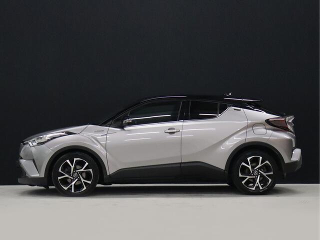 Toyota C-HR 1.8 Hybrid Bi-Tone Plus [CRUISE CONTROL, CAMERA, BLUETOOTH VERBINDING, STOELVERWARMING, JBL AUDIOINSTALLATIE, MULTIFUNCTIONEEL STUURWIEL, NIEUWSTAAT]