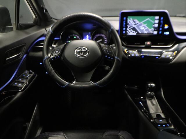 Toyota C-HR 1.8 Hybrid Bi-Tone Plus [CRUISE CONTROL, CAMERA, BLUETOOTH VERBINDING, STOELVERWARMING, JBL AUDIOINSTALLATIE, MULTIFUNCTIONEEL STUURWIEL, NIEUWSTAAT]