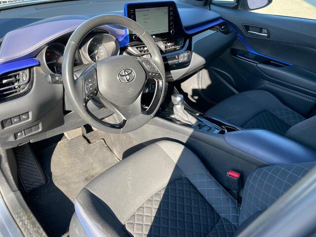 Toyota C-HR 2.0 Hybrid Bi-Tone | Adaptive Cruise Control | Navigatie | Climate Control | JBL Audio | Achteruitrijcamera | Led Koplampen | Half Leder | Stoelverwarming | Licht/Regen Sensor | Parkeerhulp
