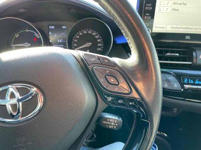 Toyota C-HR 2.0 Hybrid Bi-Tone | Adaptive Cruise Control | Navigatie | Climate Control | JBL Audio | Achteruitrijcamera | Led Koplampen | Half Leder | Stoelverwarming | Licht/Regen Sensor | Parkeerhulp