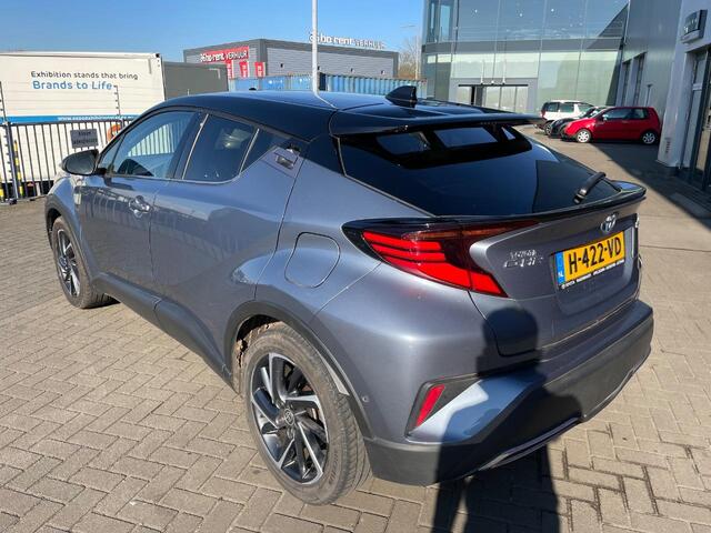 Toyota C-HR 2.0 Hybrid Bi-Tone | Adaptive Cruise Control | Navigatie | Climate Control | JBL Audio | Achteruitrijcamera | Led Koplampen | Half Leder | Stoelverwarming | Licht/Regen Sensor | Parkeerhulp