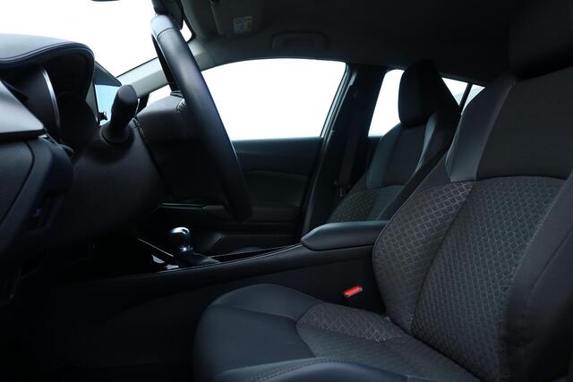 Toyota C-HR 2.0 Hybrid Dynamic, Verwacht, Navigatie, Apple Carplay, Android Auto, Parkeersensoren, Half lederen bekleding, Keyless entry!