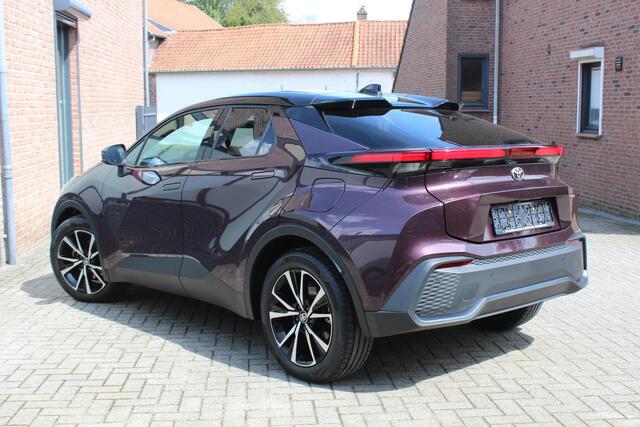 Toyota C-HR 1.8 Hybrid 140 First Edition Bi Tone, Bliss, Winter Pack, 9000KM