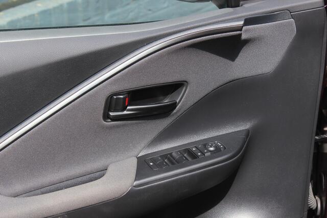Toyota C-HR 1.8 Hybrid 140 First Edition Bi Tone, Bliss, Winter Pack, 9000KM