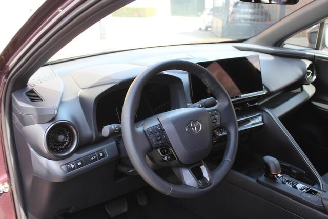 Toyota C-HR 1.8 Hybrid 140 First Edition Bi Tone, Bliss, Winter Pack, 9000KM