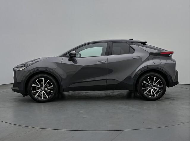 Toyota C-HR 2.0 Hybrid 200 First Edition | 1e Eigenaar | Stoel + Stuur verwarming | Navigatie | PDC voor en achter | Dodehoek sensor |