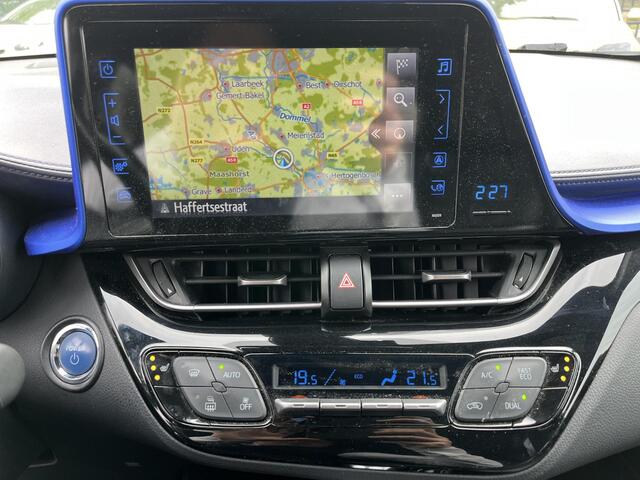Toyota C-HR 1.8 Hybrid Bi-Tone Plus | Lederen bekleding | Stoel- + stuurverwarming | LED koplampen | Parkeersensoren |