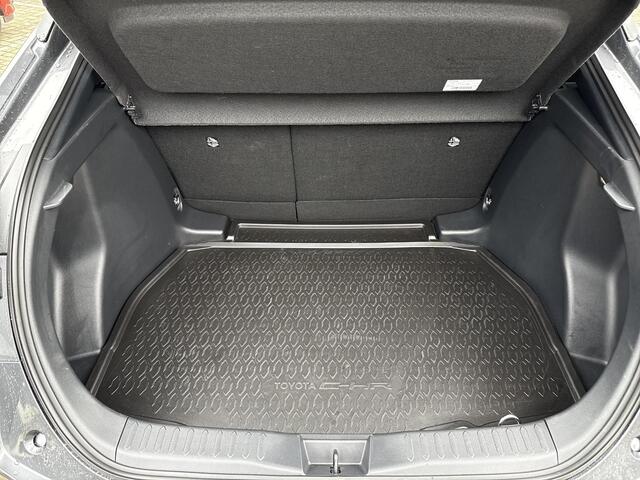 Toyota C-HR 1.8 Hybrid 140 First Edition **NAVIGATIE/ STUUR- EN STOELVERWARMING/ ELEK. ACHTERKLEP/ DODEHOEKDETECTIE/ 36 MAANDEN GARANTIE**
