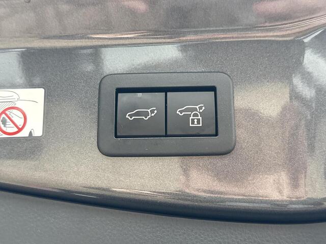 Toyota C-HR 1.8 Hybrid 140 First Edition **NAVIGATIE/ STUUR- EN STOELVERWARMING/ ELEK. ACHTERKLEP/ DODEHOEKDETECTIE/ 36 MAANDEN GARANTIE**