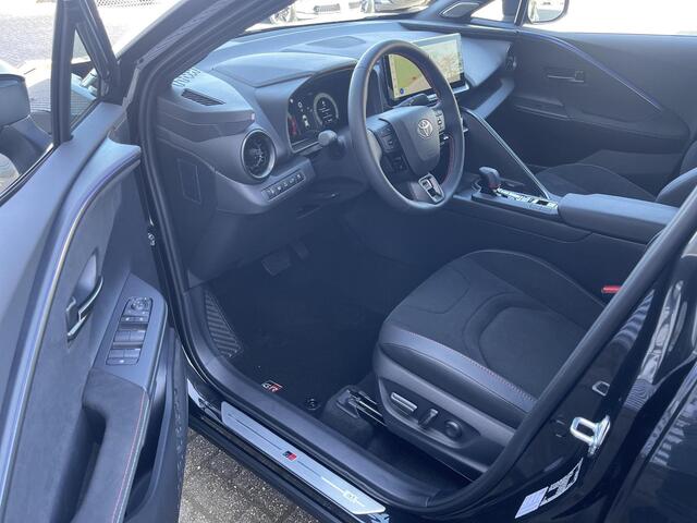 Toyota C-HR 2.0 Plug-in Hybrid 220 GR SPORT