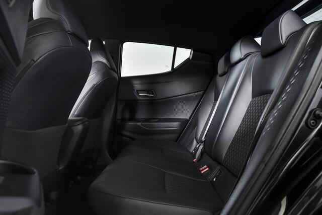 Toyota C-HR 1.8 Hybrid Dynamic - Automaat | Adapt. Cruise | Winterpakket | PDC | Camera | App. Connect | ECC | DAB | LM 18" | Afn. Trekhaak |