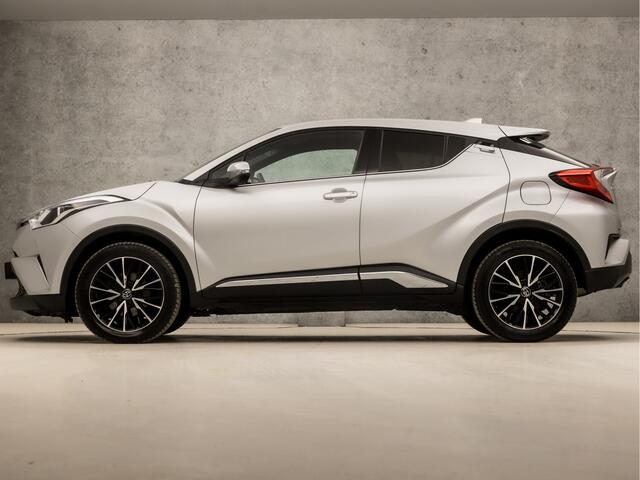 Toyota C-HR 1.2 Bi-Tone (NAVIGATIE, CAMERA, LEDER, GETINT GLAS, SPORTSTOELEN, PARKEERSENSOREN, CRUISE, ZWART HEMEL, NIEUWE APK, NIEUWSTAAT)