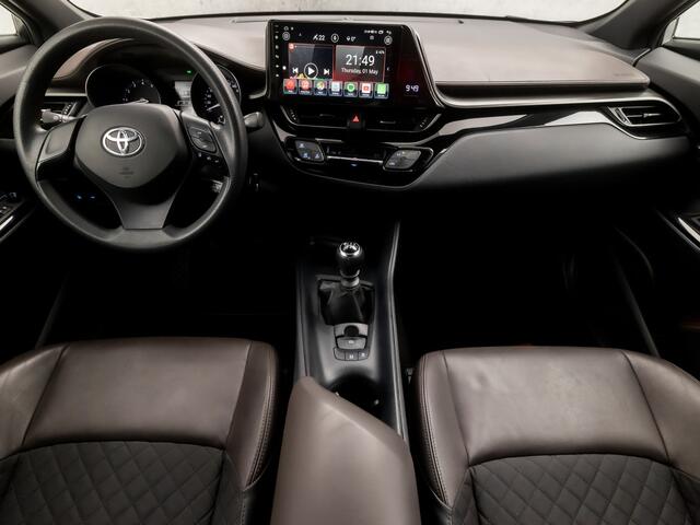 Toyota C-HR 1.2 Bi-Tone (NAVIGATIE, CAMERA, LEDER, GETINT GLAS, SPORTSTOELEN, PARKEERSENSOREN, CRUISE, ZWART HEMEL, NIEUWE APK, NIEUWSTAAT)