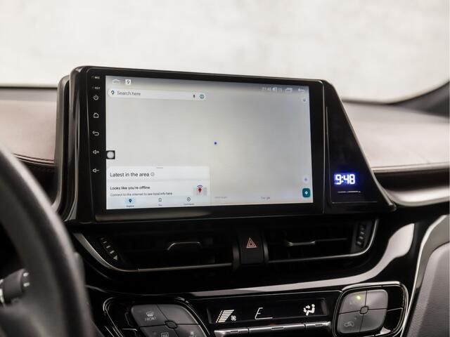 Toyota C-HR 1.2 Bi-Tone (NAVIGATIE, CAMERA, LEDER, GETINT GLAS, SPORTSTOELEN, PARKEERSENSOREN, CRUISE, ZWART HEMEL, NIEUWE APK, NIEUWSTAAT)