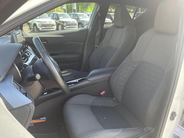 Toyota C-HR 2.0 Hybrid Bi-Tone **ALL SEASON BANDEN/ STUURVERWARMING/ NAVIGATIE**